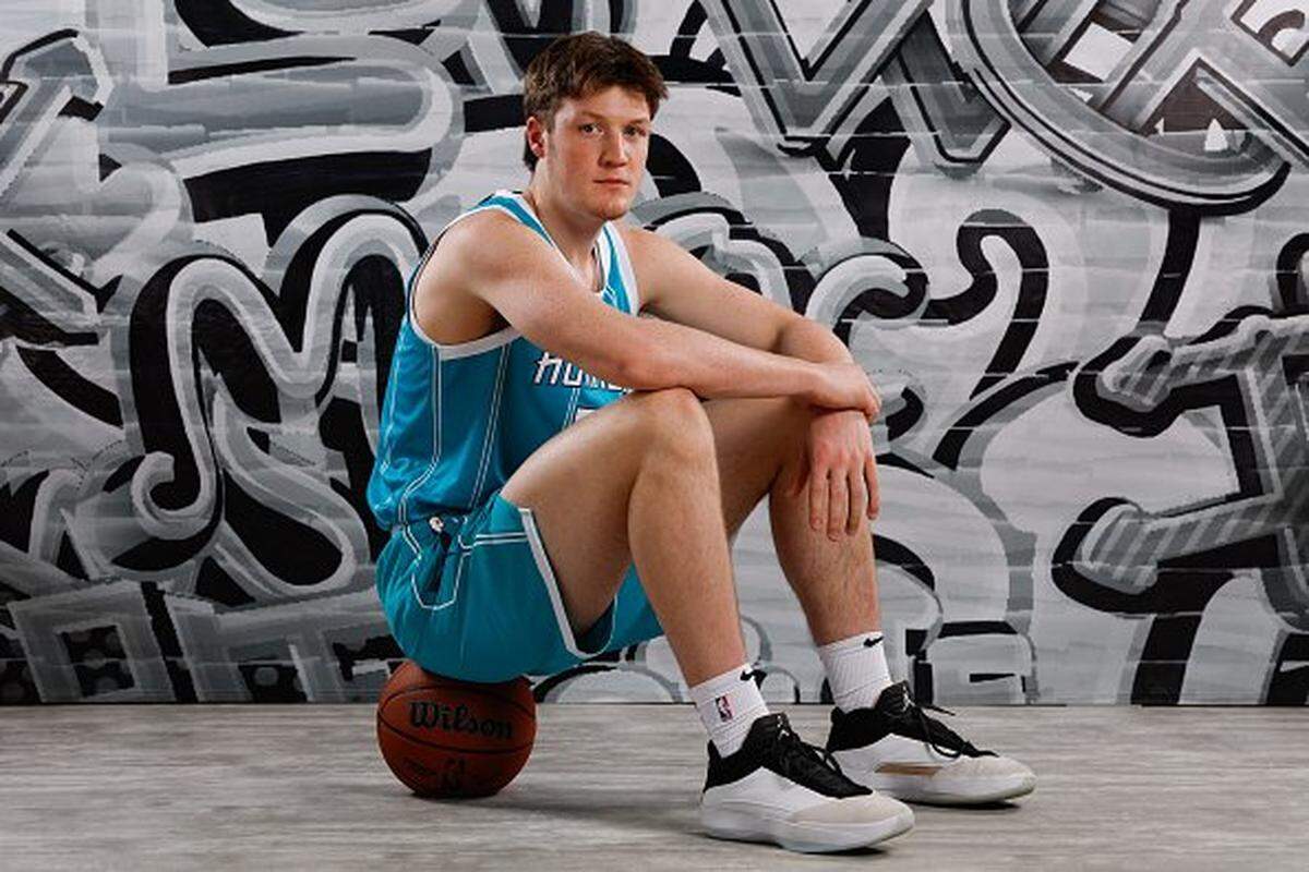Kon Knueppel #7 of the Charlotte Hornets poses for a portrait during the 2025 NBA Rookie Photo Shoot at UNLV on July 15, 2025 in Las Vegas, Nevada. 