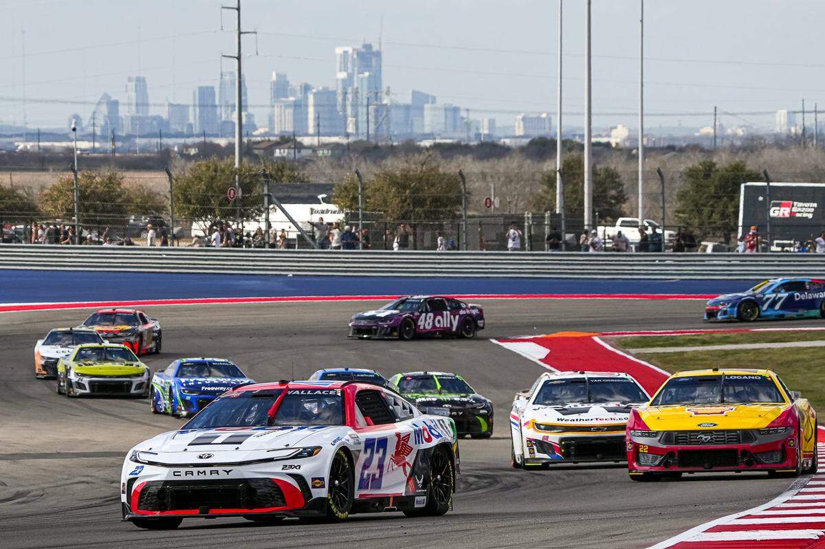 Mobil 1 Toyota driver Bubbba Wallace (23) leads a group of cars into turn 13 during the NASCAR Cup Series EchoPark Automotive Grand Prix at Circuit of the Americas on Sunday, March 2, 2025 in Austin.
