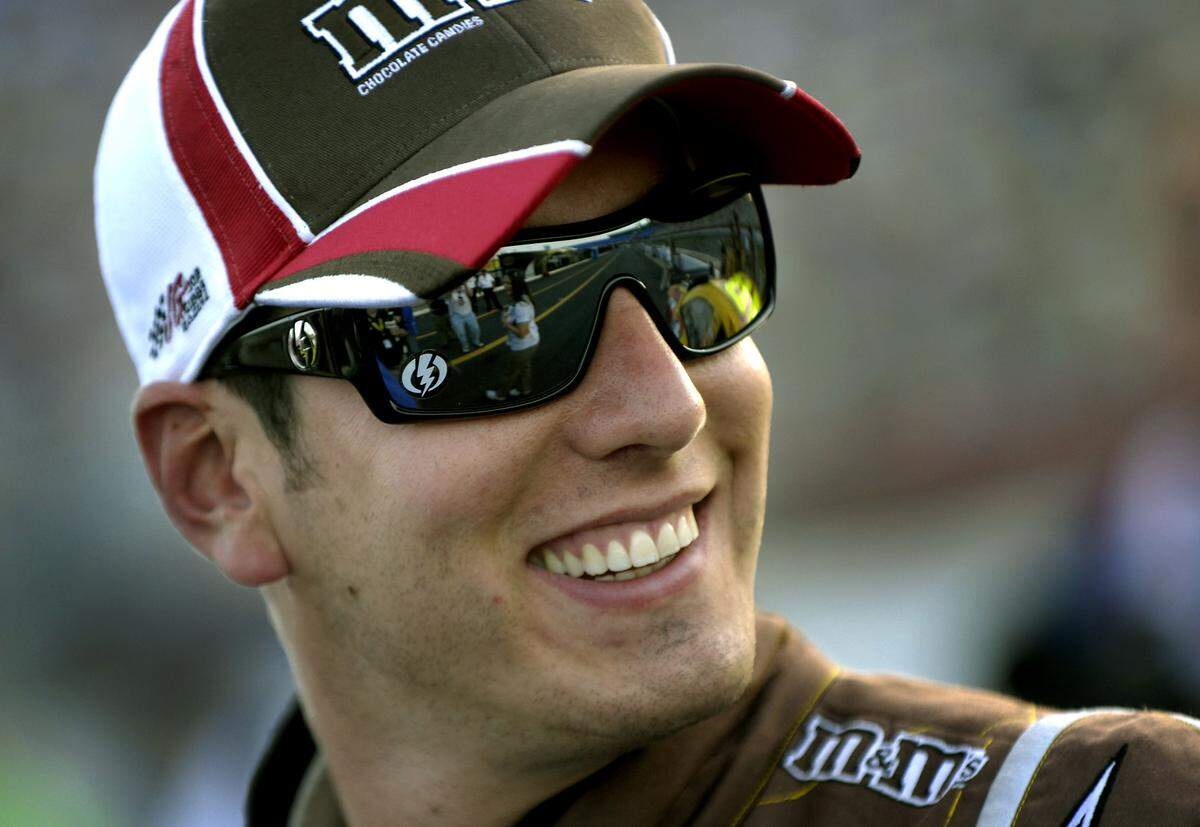 5/22/08 NASCAR Sprint Cup Series driver Kyle Busch qualified for the Coca-Cola 600 with a speed of 185.433 in 29.121 at Lowe's Motor Speedway Thursday evening. Busch won the pole for the race with driver Kasey Kahne finishing second with a speed of 185.300. JEFF SINER -- jsiner@charlotteobserver.com