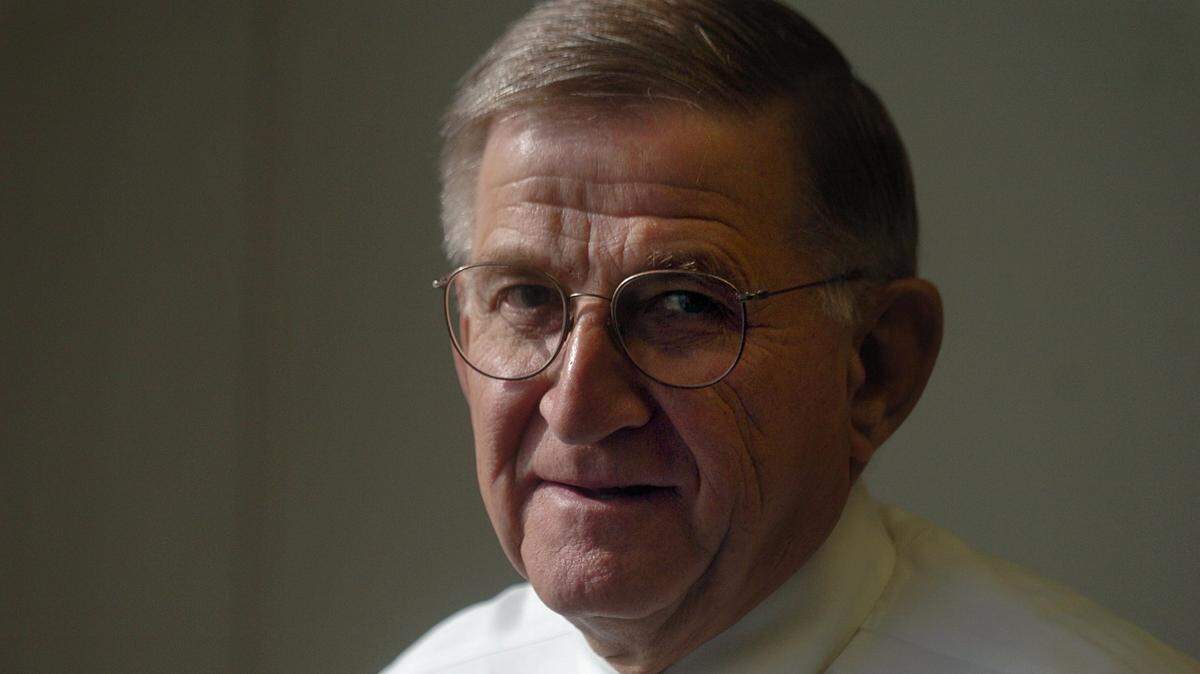 Paul Polking, a McColl lieutenant and the top legal mind behind Bank of America’s rapid expansion in the 80s and 90s, died this month. He was 85.
