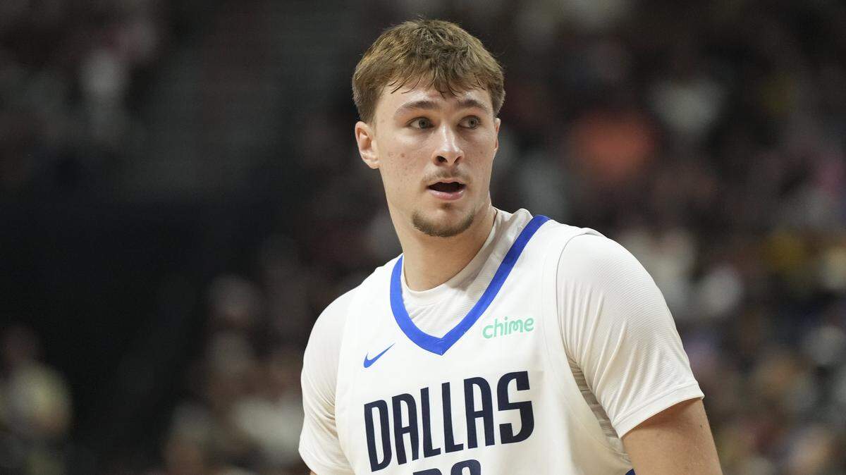 Dallas Mavericks forward Cooper Flagg (32) looks on in the first quarter of the game against the Los Angeles Lakers at Thomas & Mack Center.