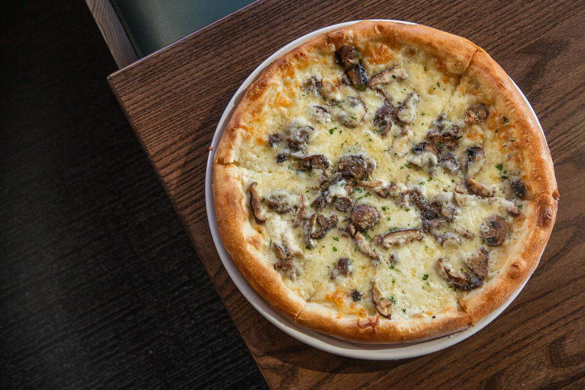 Little Mama’s Rea Farm’s Stracciatella Pizza.