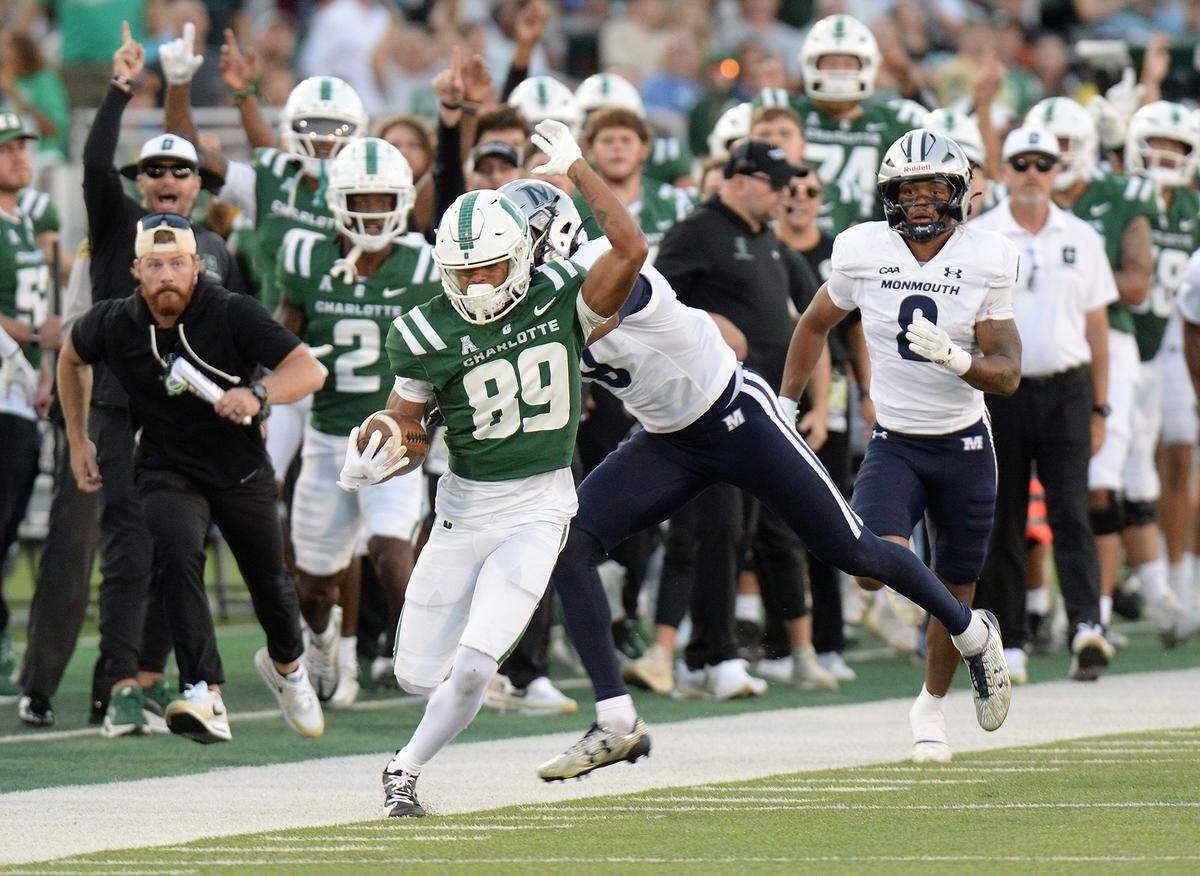 Charlotte's Derrick Eley (89) tries to walk the sideline tightrope while making a long return during the first half of the 49ers’ mid-September game against Monmouth at Jerry Richardson Stadium in Charlotte.