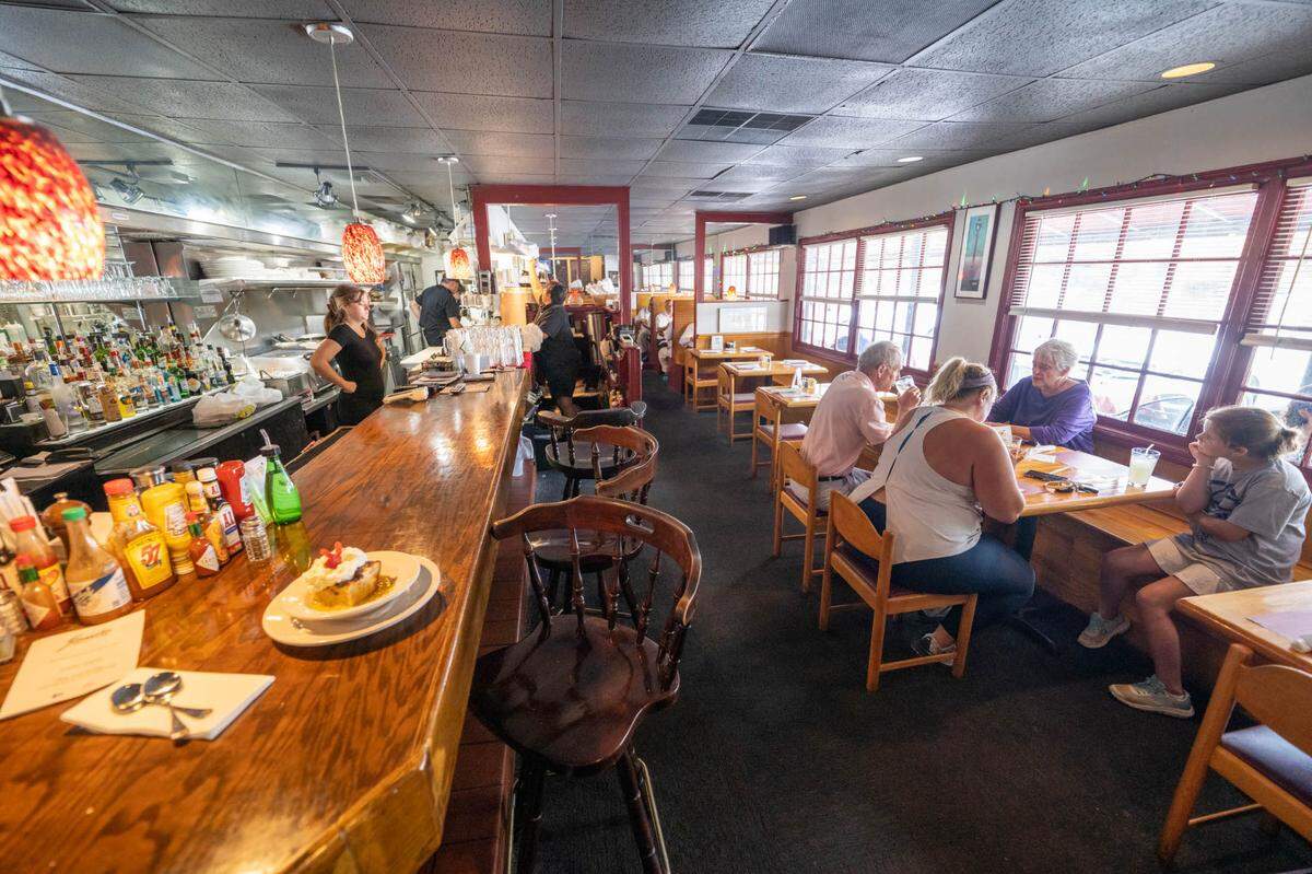Charlotte fans who have loved Fenwick’s Restaurant on Providence Road over the years will have until the end of March to visit one last time.