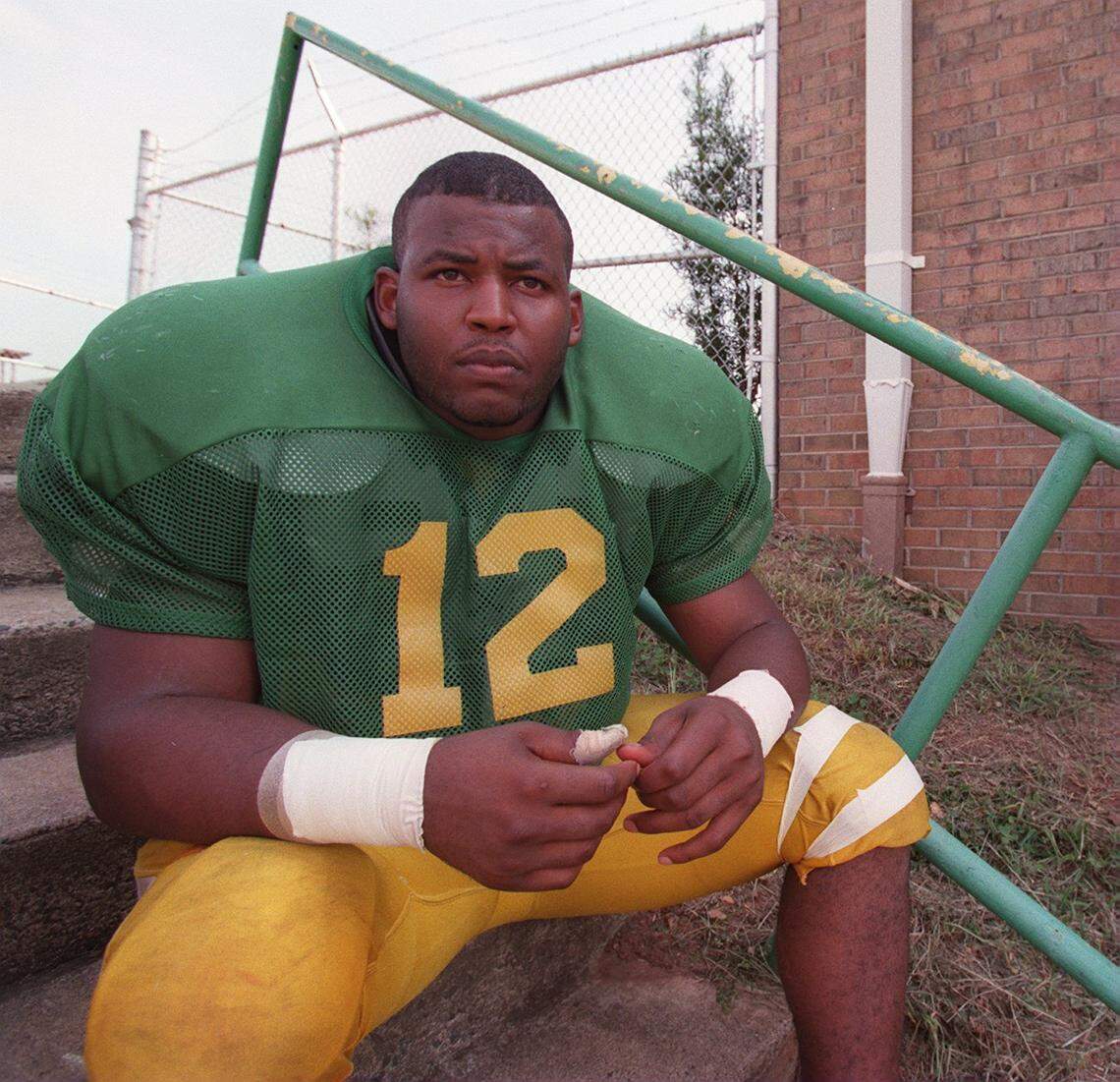 12/24/97 1B: SHAMAR FINNERY CREST [UNPUBLISHED NOTES:] Shamar Finney