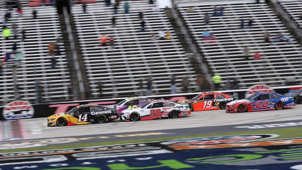FORT WORTH, TEXAS - OCTOBER 28: Clint Bowyer, driver of the #14 Rush Truck Centers/Cummins Ford, Erik Jones, driver of the #20 Sport Clips Toyota, Martin Truex Jr., driver of the #19 Bass Pro Shops Toyota, and Joey Logano, driver of the #22 AAA Insurance Ford, race during the NASCAR Cup Series Autotrader EchoPark Automotive 500 at Texas Motor Speedway on October 28, 2020 in Fort Worth, Texas. (Photo by Chris Graythen/Getty Images)