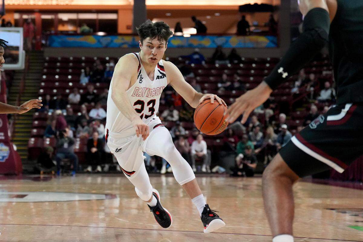 Davidson Wildcats guard Connor Kochera.
