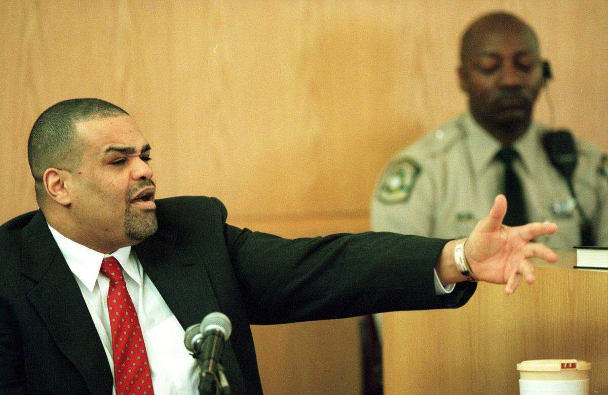 Van Brett Watkins testifies Wednesday, Dec. 20, 2000, during the capital murder trial of Rae Carruth in Charlotte, N.C. Watkins, who admitted shooting Carruth’s pregnant girlfriend, died in prison on Dec. 3, 2023.