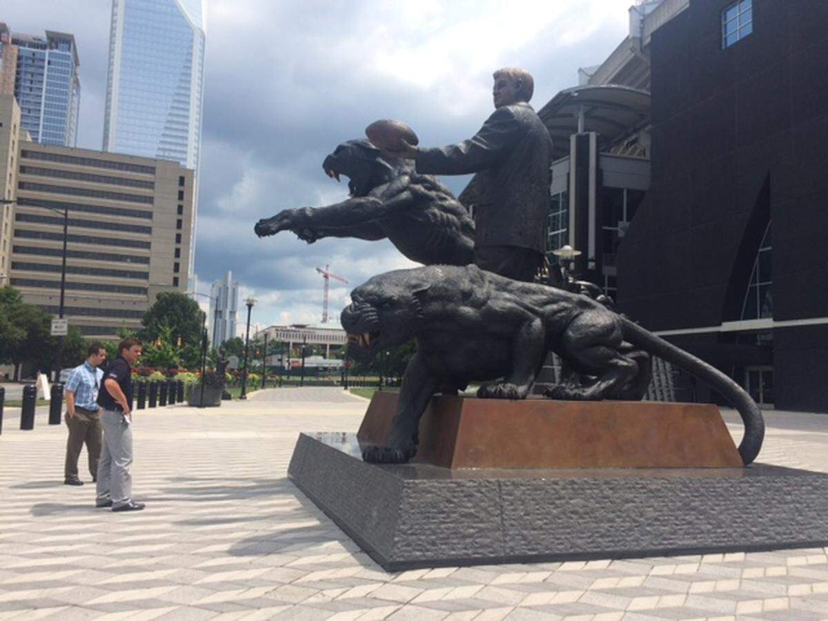 The Jerry Richarson sculpture comprises three figures and weighs 4.500 pounds.