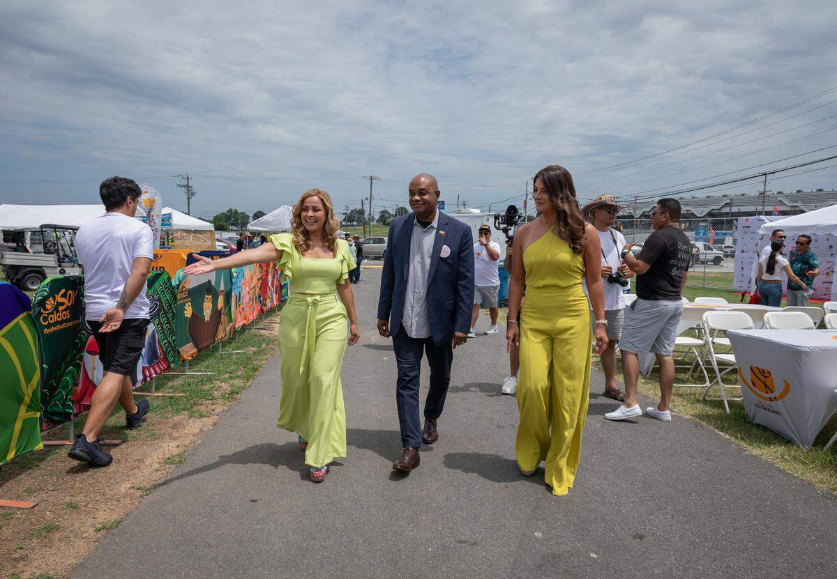 Natalia Silva and Karol Cortes introduce then-Colombian ambassador Murillo to the Festival Colombiano.
