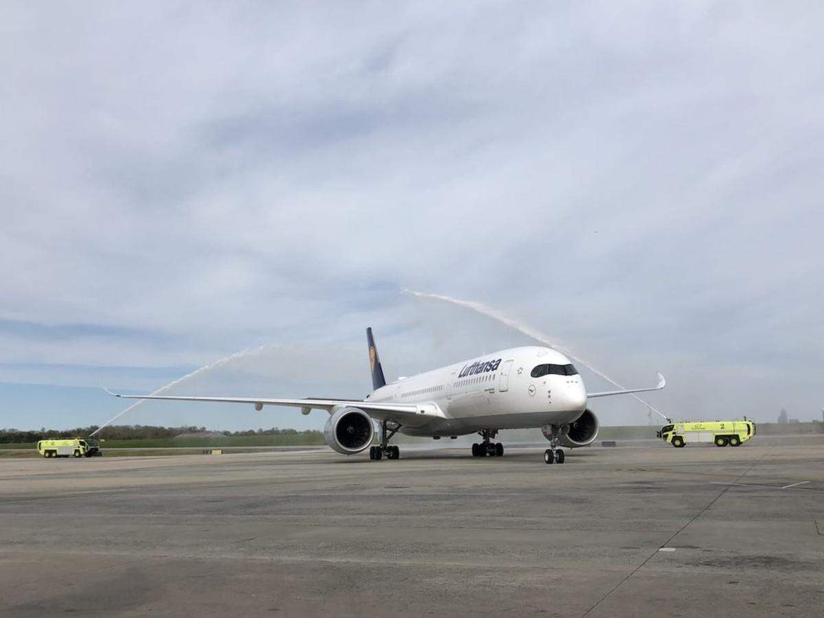 The A350 lands in Charlotte.