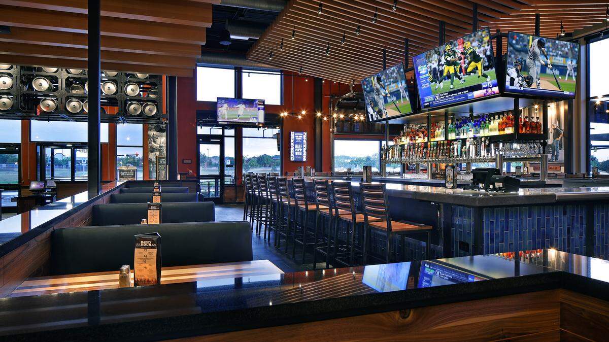 BJ’s Restaurant & Brewhouse will open in a 7,000-square-foot space at Concord Mills mall.