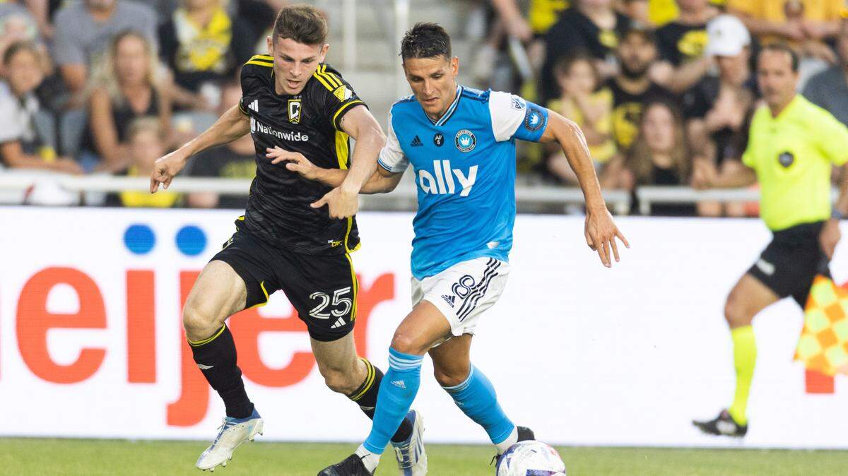 Charlotte FC midfielder Ashley Westwood (8) dribbles the ball while Columbus Crew midfielder Sean Zawadzki (25) defends in Saturday’s first half at Lower.com Field. Trevor Ruszkowski-USA TODAY Sports