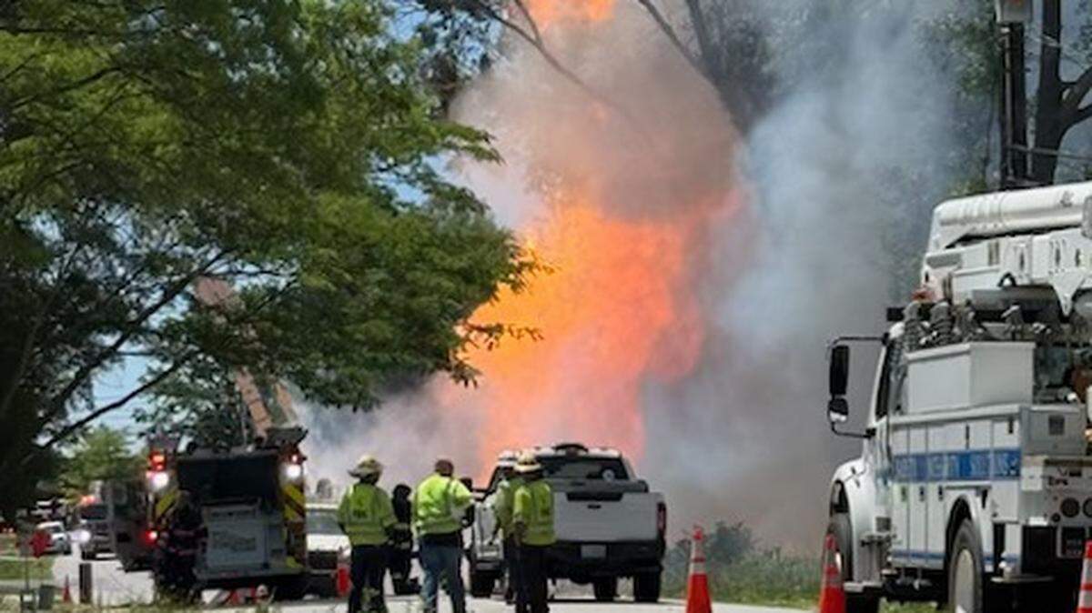 Charlotte and Matthews firefighters are battling a fire and gas leak in Matthews, police said.