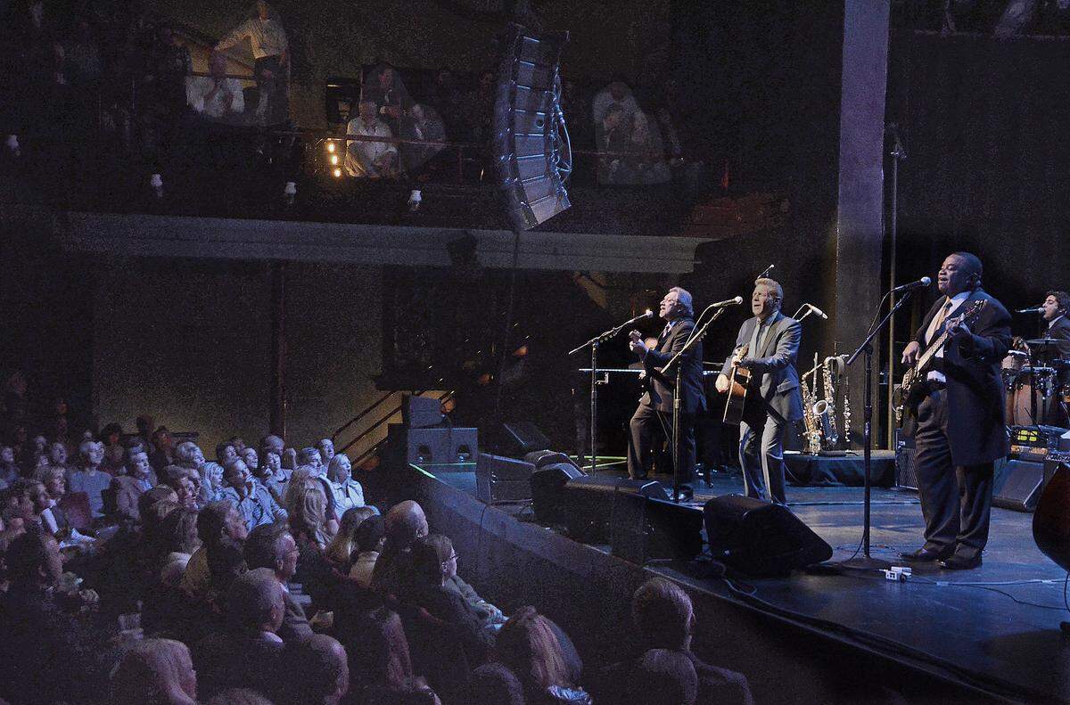 Glenn Frey performs at a 2012 Music With Friends concert.