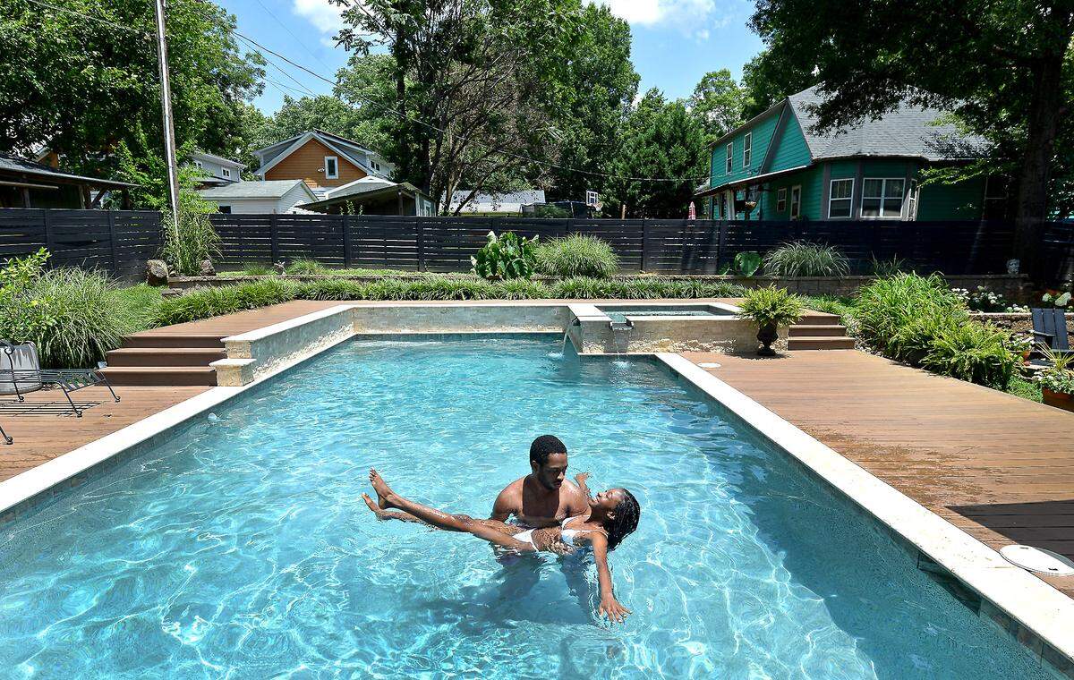 Enjoy an afternoon swim in a private pool using the Swimply app in Charlotte.