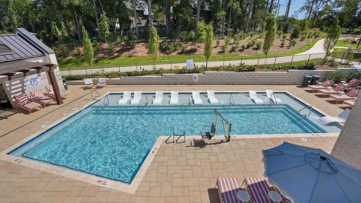 Novel Davidson includes a pool, walking trails and green space, and elevators in the clubhouse and three residential buildings.