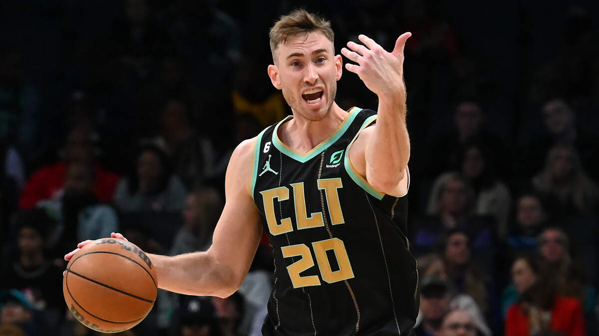 Charlotte Hornets forward Gordon Hayward yells instructions to a teammate during first half action against the Atlanta Hawks on Friday, December 16, 2022 at Spectrum Center in Charlotte, NC.