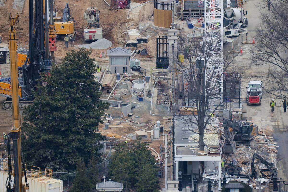 WASHINGTON, DC - JANUARY 05: Viewed from the observation level of the Washington Monument, demolition work continues where the East Wing once stood at the White House on January 05, 2026 in Washington, DC. President Donald Trump ordered the 123-year-old East Wing and Jacqueline Kennedy Garden to be leveled to make way for a new 90,000-square-foot ballroom, which he says will cost around $300 million and will be funded with private donations. (Photo by Heather Diehl/Getty Images)