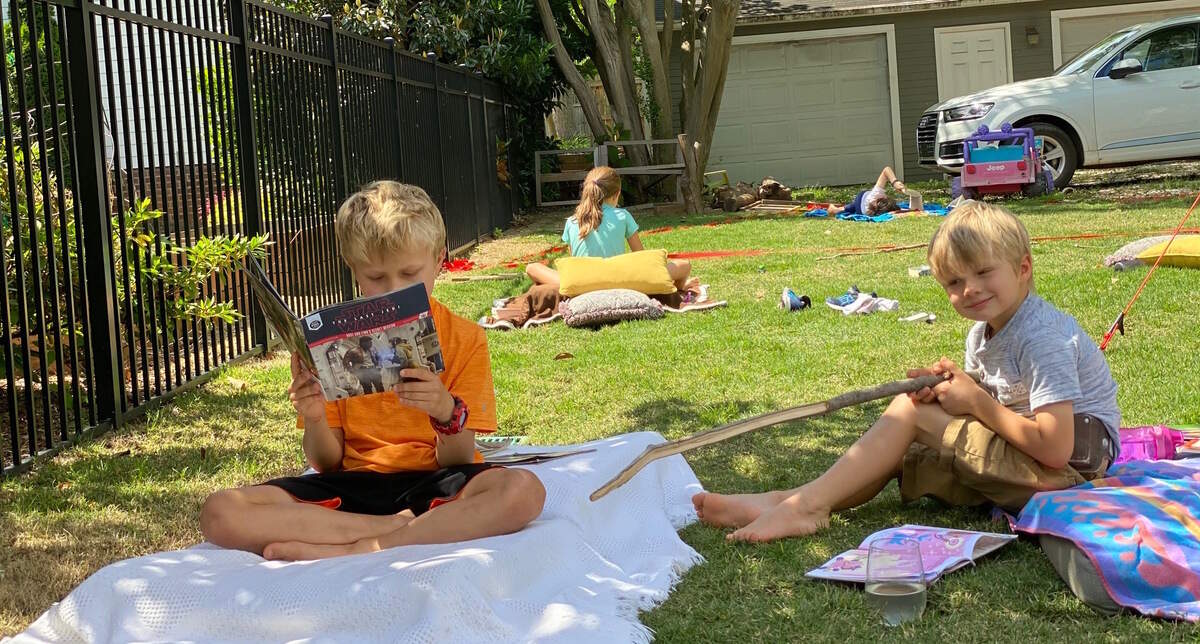 A social distancing playdate.