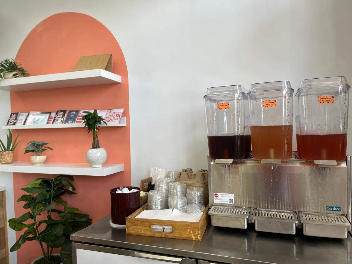 Drink choices include fountain sodas, sweet tea and fruit-flavored green teas.