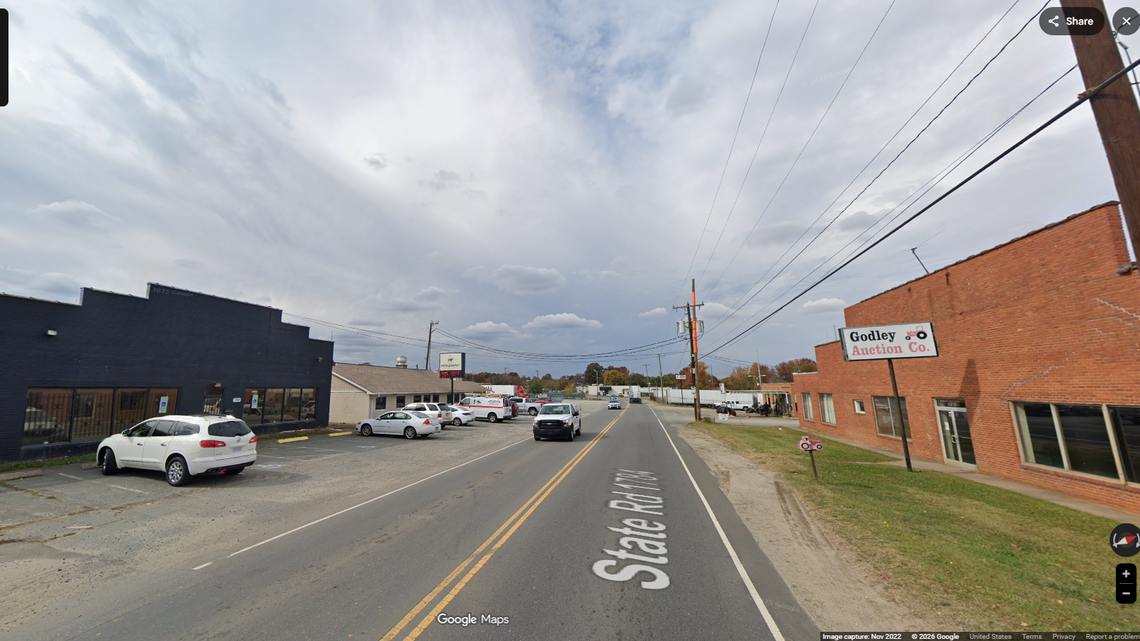 Two killed by early morning gunfire in Charlotte commercial strip, CMPD says