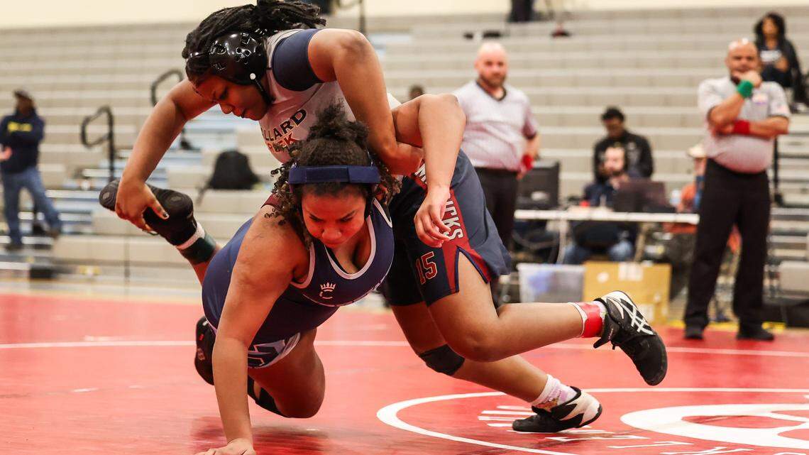 12 area wrestlers, Parkwood team win girls’ state championships