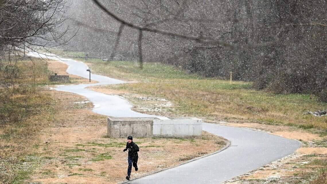 Charlotte area businesses delays continue Thursday after snowfall