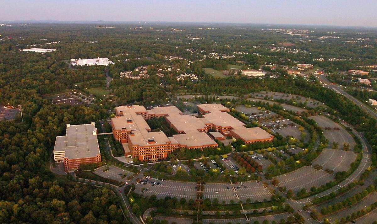 Aerial photo of the Wells Fargo Customer Information Center (formerly Wachovia) in north Charlotte.