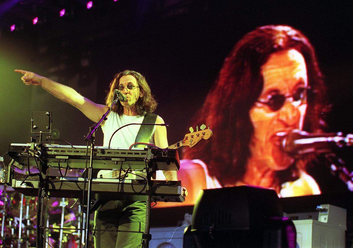 Geddy Lee performs with Rush at the Smirnoff Music Centre in Dallas on August 19, 2002. 