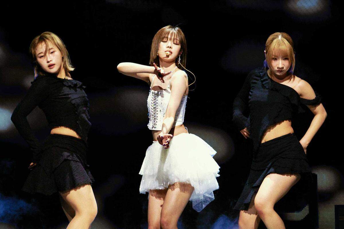 Winter, flanked by two of aespa’s backup dancers, performs at Spectrum Center in Charlotte on Saturday night.