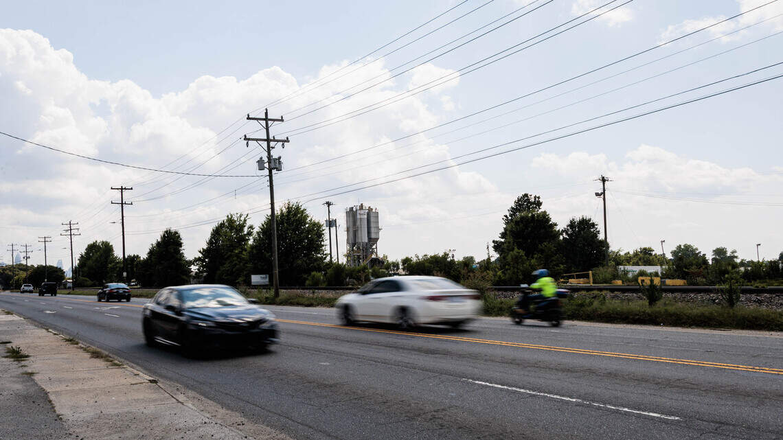 Charlotte leaders ponder review process as Sugar Creek pushes for Red Line stop