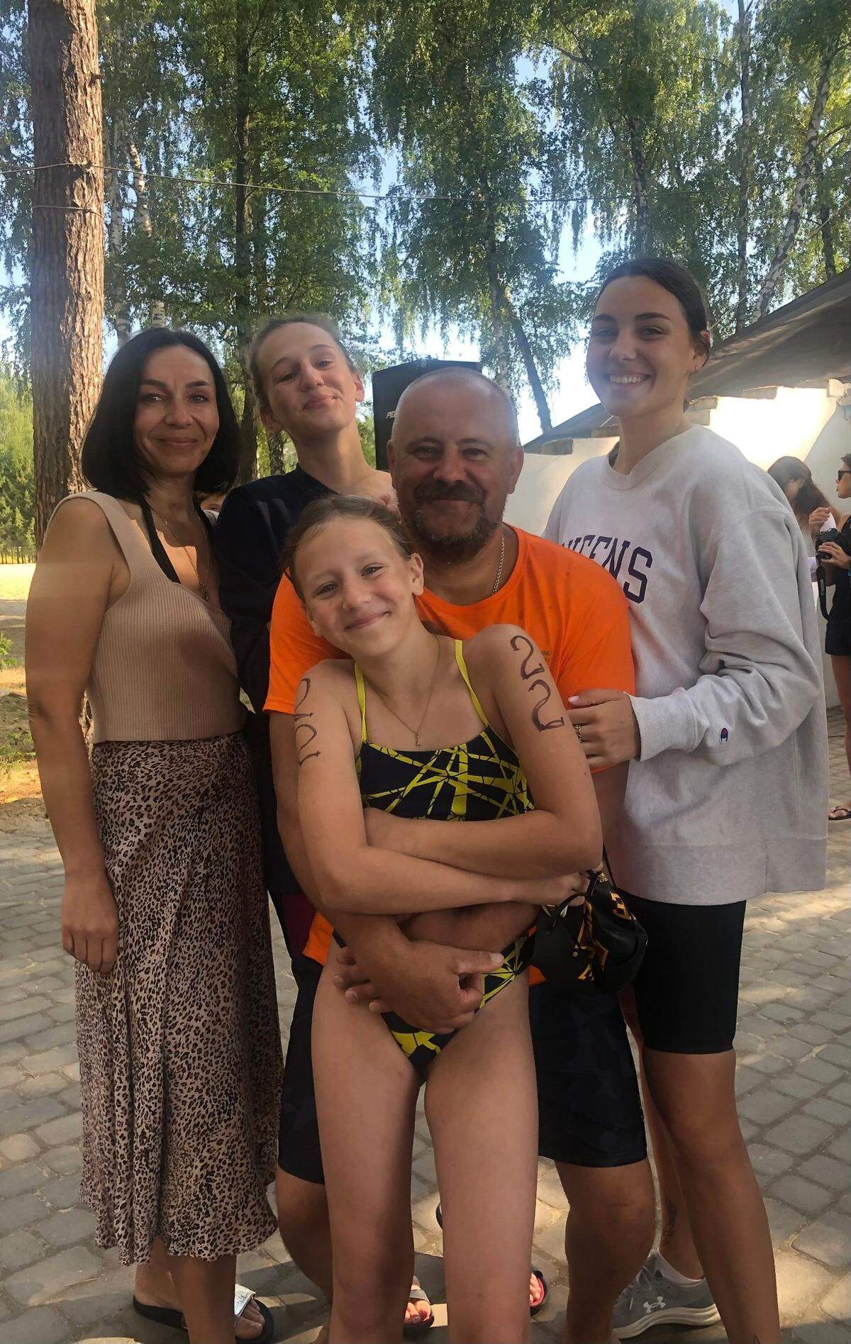 Vlada Maznytska, right, photographed with her mother, Lilya Velgun, her father Anatoliy Maznystkiy, and her sisters Khrystyna (center front) and Daria.