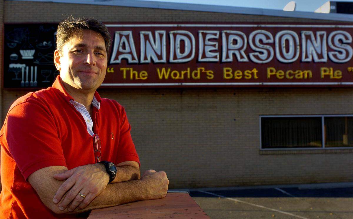 In 2006, Gary Anderson closed his family’s popular restaurant, Anderson’s on Elizabeth Avenue, to focus on running a catering business. His father and uncles opened it in 1946.