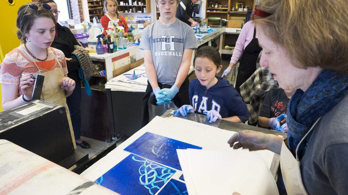 McColl Center alumna artist Felicia van Bork will lead a workshop on color theory on Nov. 9.