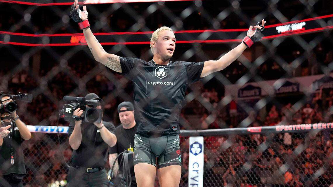 Record-setting UFC crowd watches local fighter Bryan Battle deliver 14-second knockout