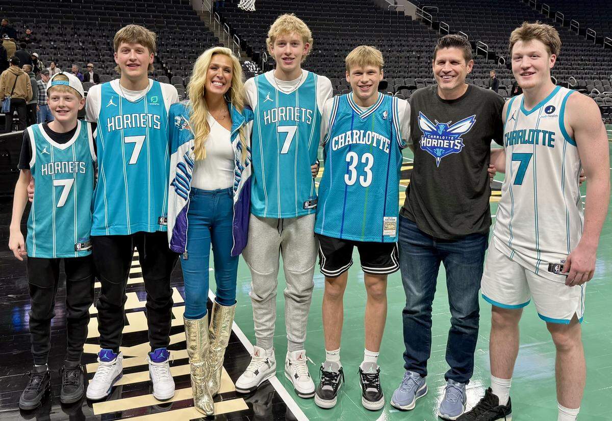 The entire Knueppel family (all five brothers and mom and dad) at a Hornets game during Kon Knueppel’s rookie season. From left to right: Kidman, Kinston, mother Chari Nordgaard Knueppel, Kager, Kash, father Kon Knueppel I and the Charlotte Hornets’ Kon Knueppel II.