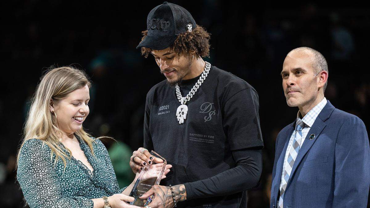 Charlotte Hornets guard Kelly Oubre Jr. (12) accepts the Rick Bonnell Award at the Spectrum Center in Charlotte, N.C., on Friday, April 7, 2023.