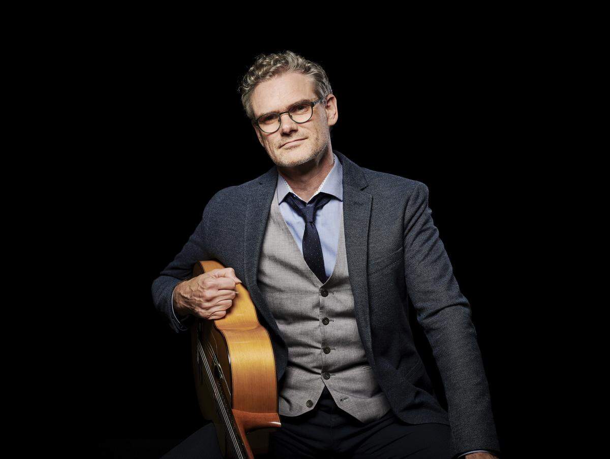Jesse Cook will perform at McGlohon Theater on Friday night.