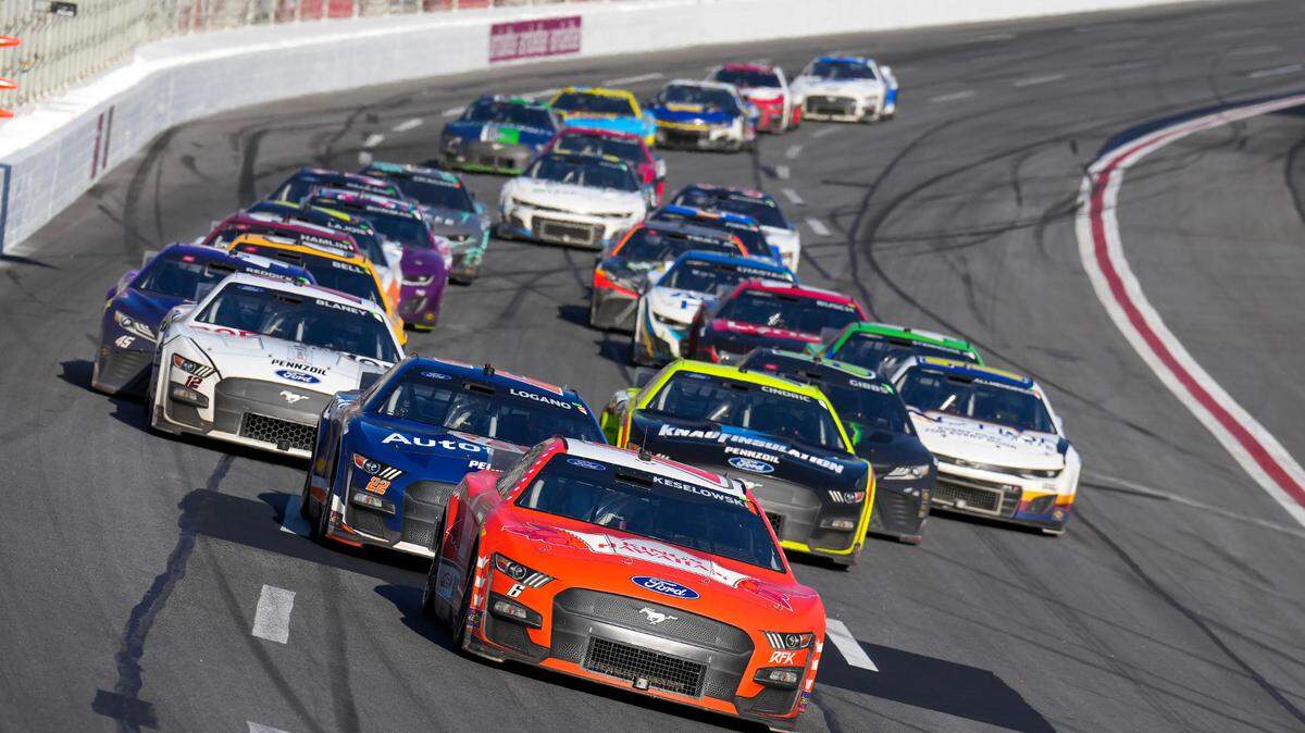 Mar 19, 2023; Hampton, Georgia, USA; NASCAR Cup Series driver Brad Keselowski (6) blocks NASCAR Cup Series driver Joey Logano (22) going into turn one at Atlanta Motor Speedway.