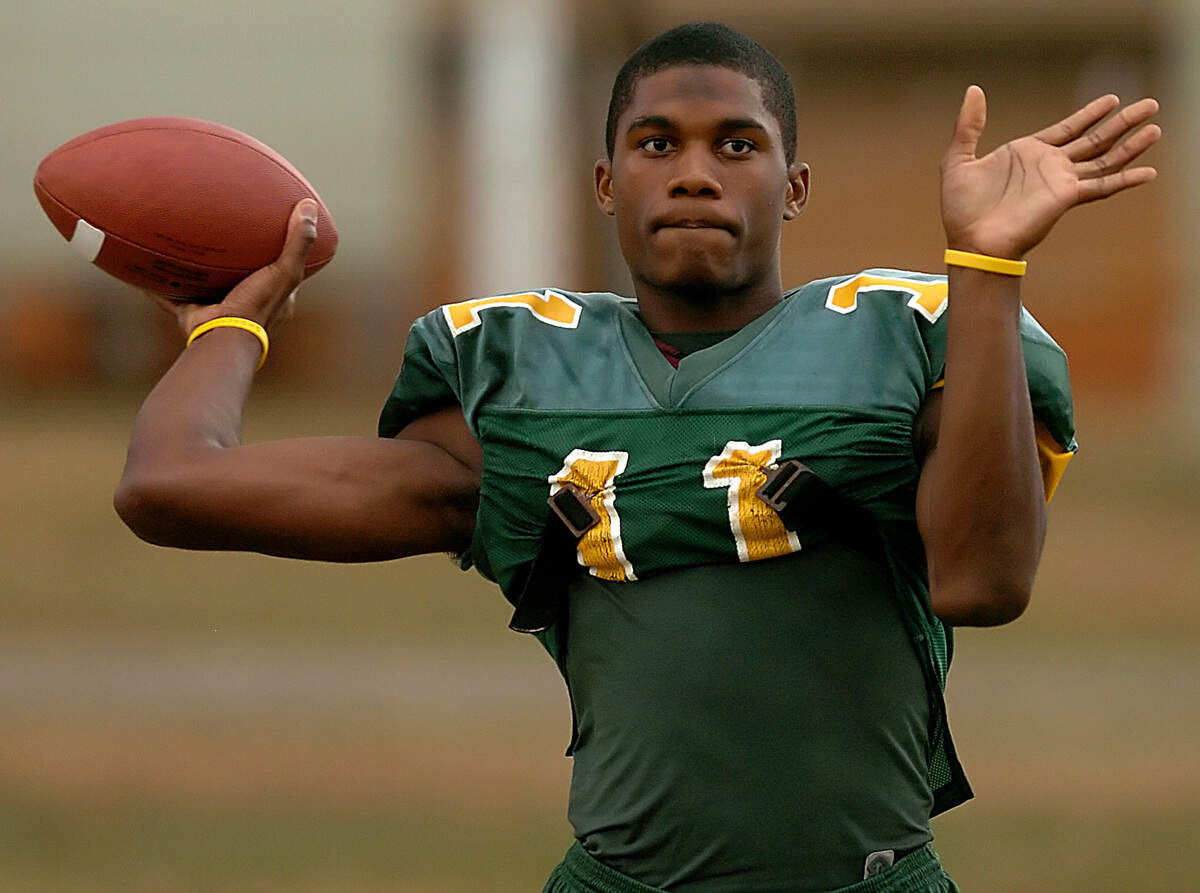 11/16/05 Independence High quarterback (11) Darryl McFadden warmsup during practice Wednesday afternoon. Independence is trying to win their sixth straight N.C. championship. JEFF SINER/STAFF