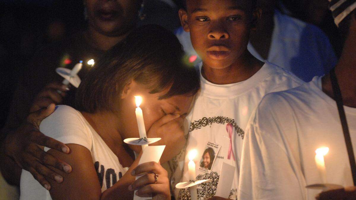 After Tiffany Wright’s death in 2009, more than 100 people participated in a candelight vigil at Southside Park.
