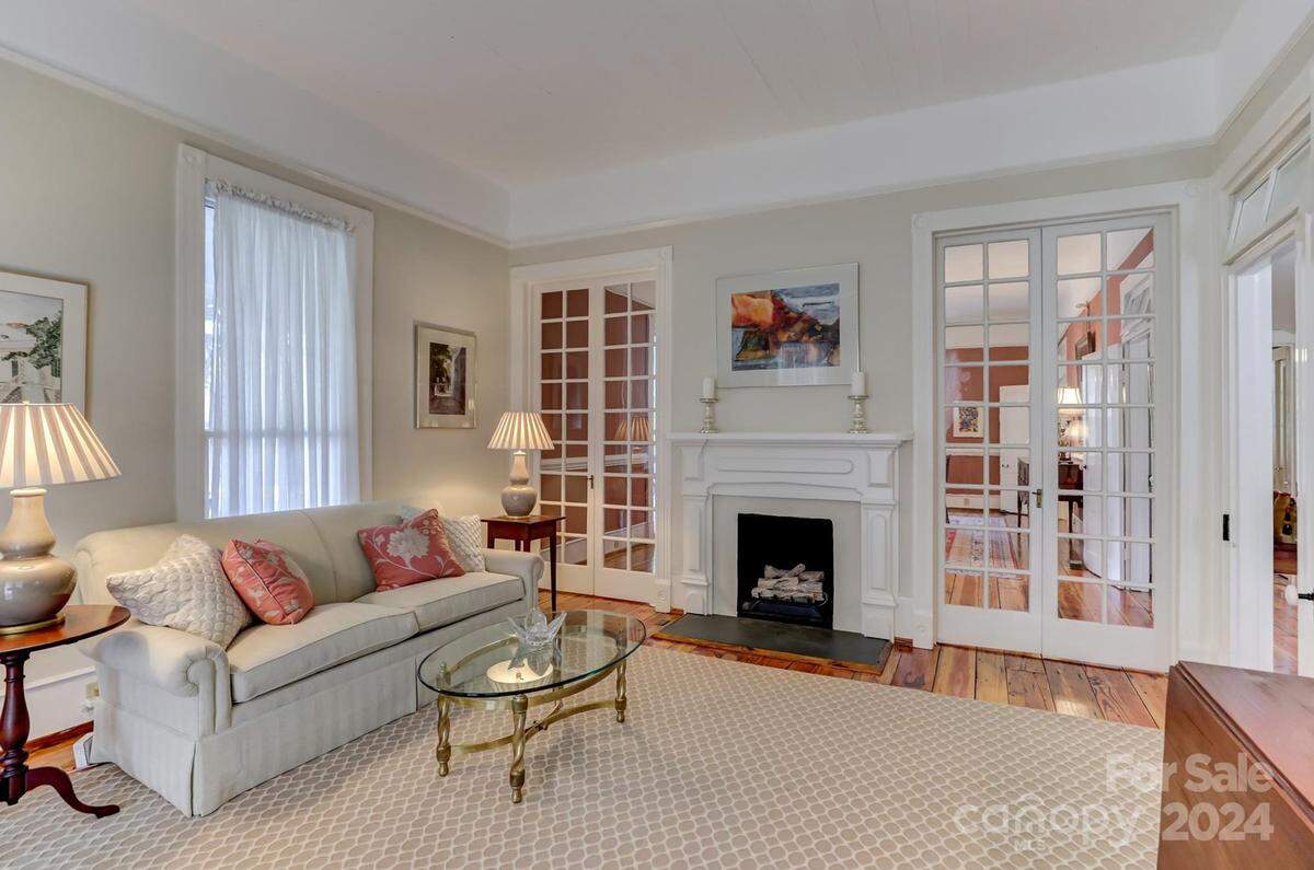 The house is a walk away from shops, restaurants and town festivities.