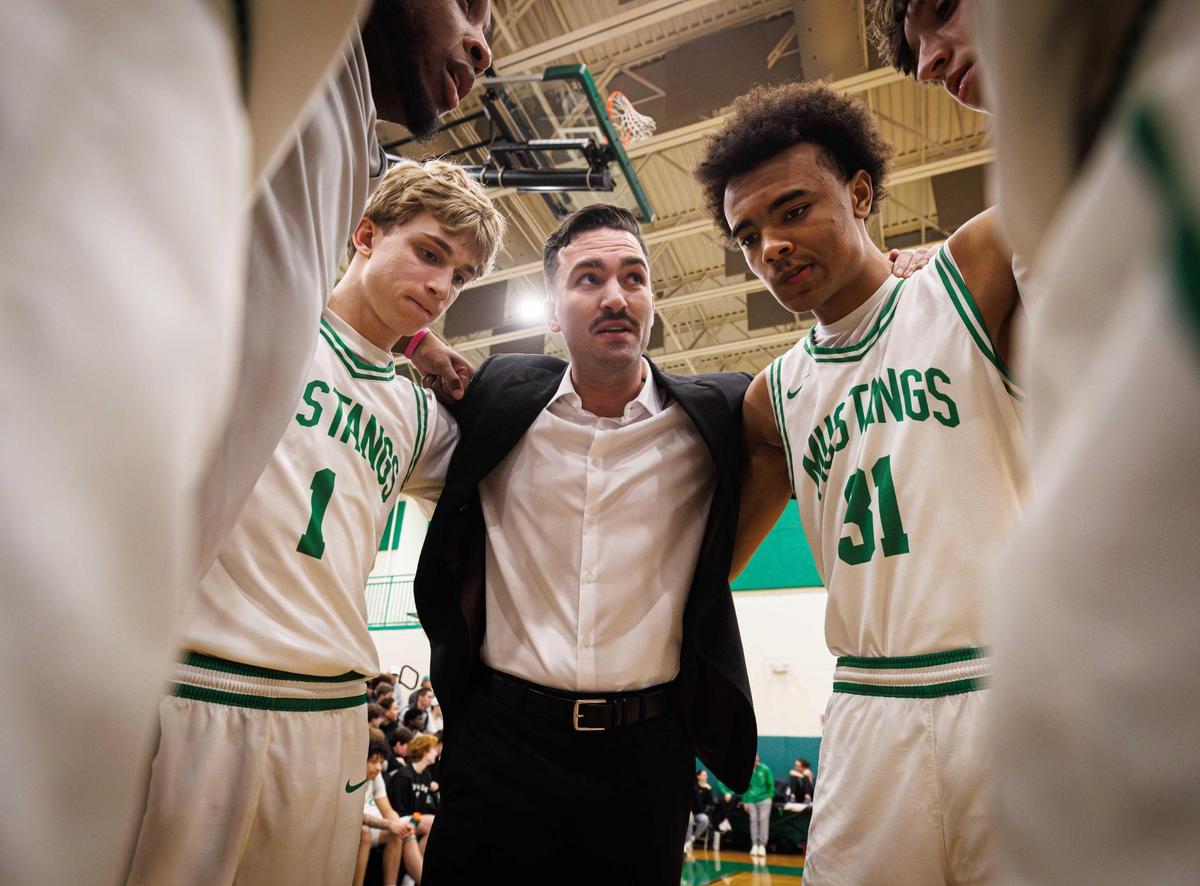 The Mustangs head coach Andrew Glover (center) gathers with his starting lineup ahead of tipoff. The Mustangs would host the SouthMeck Sabres in the SoMeck Championship game Friday February 21, 2025.