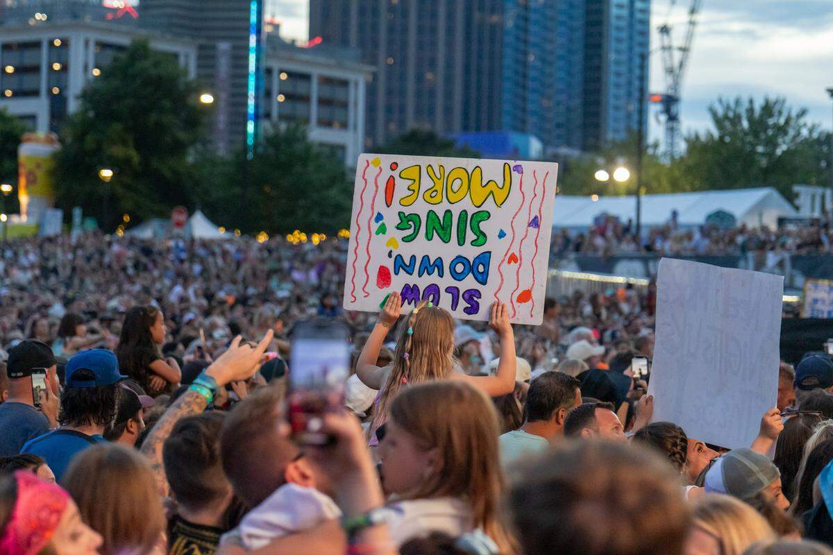 Fans at Lovin’ Life Music Fest 2025.