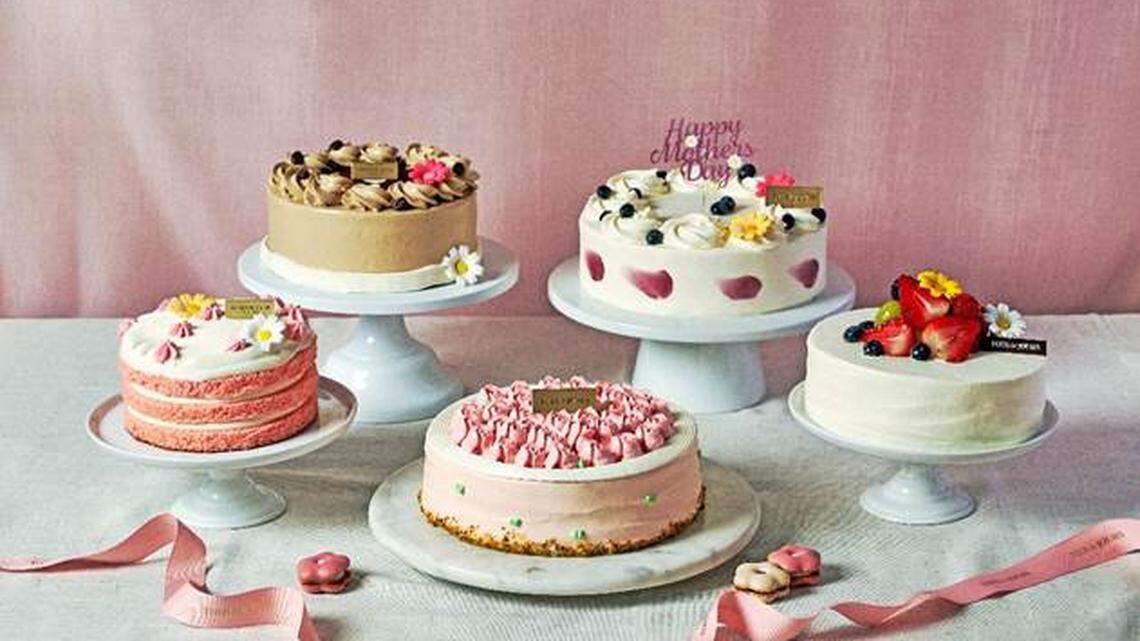 Tous les Jours’ offers cakes, croissants, fresh bread and more.