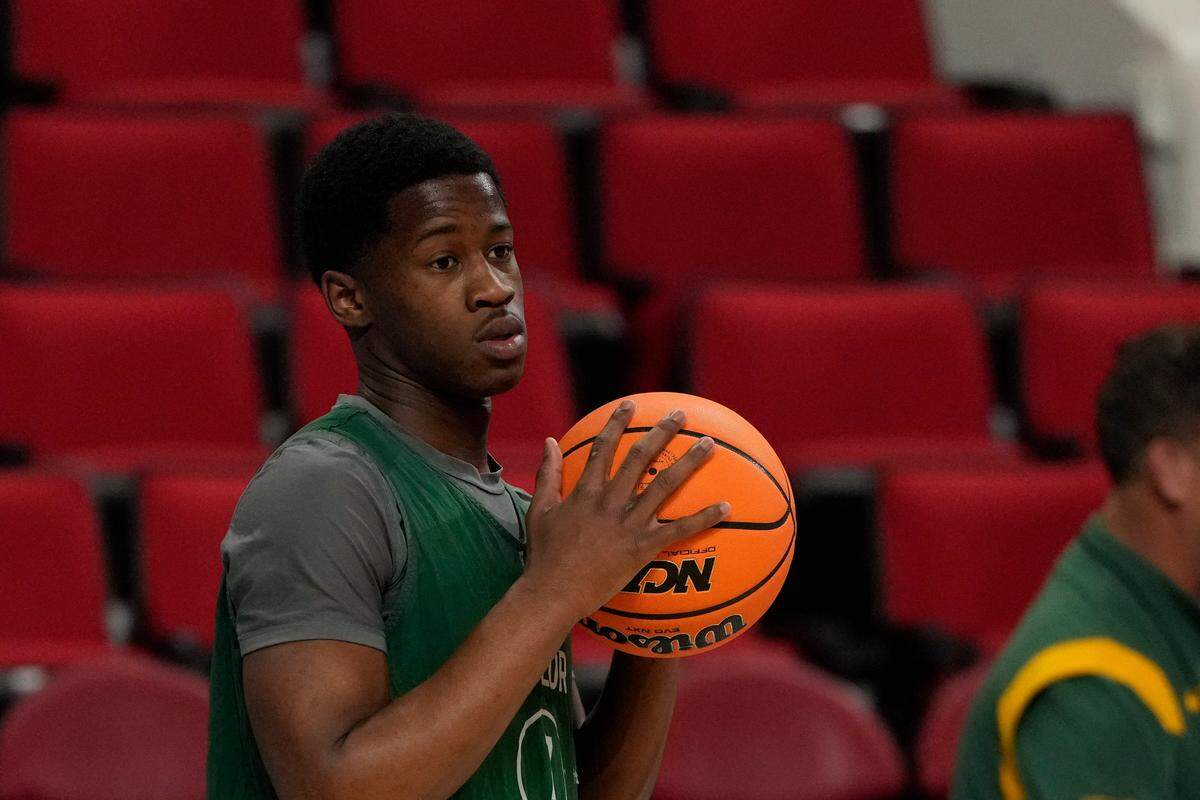 Baylor Bears guard VJ Edgecombe (7) with the ball during practice at Lenovo Center.