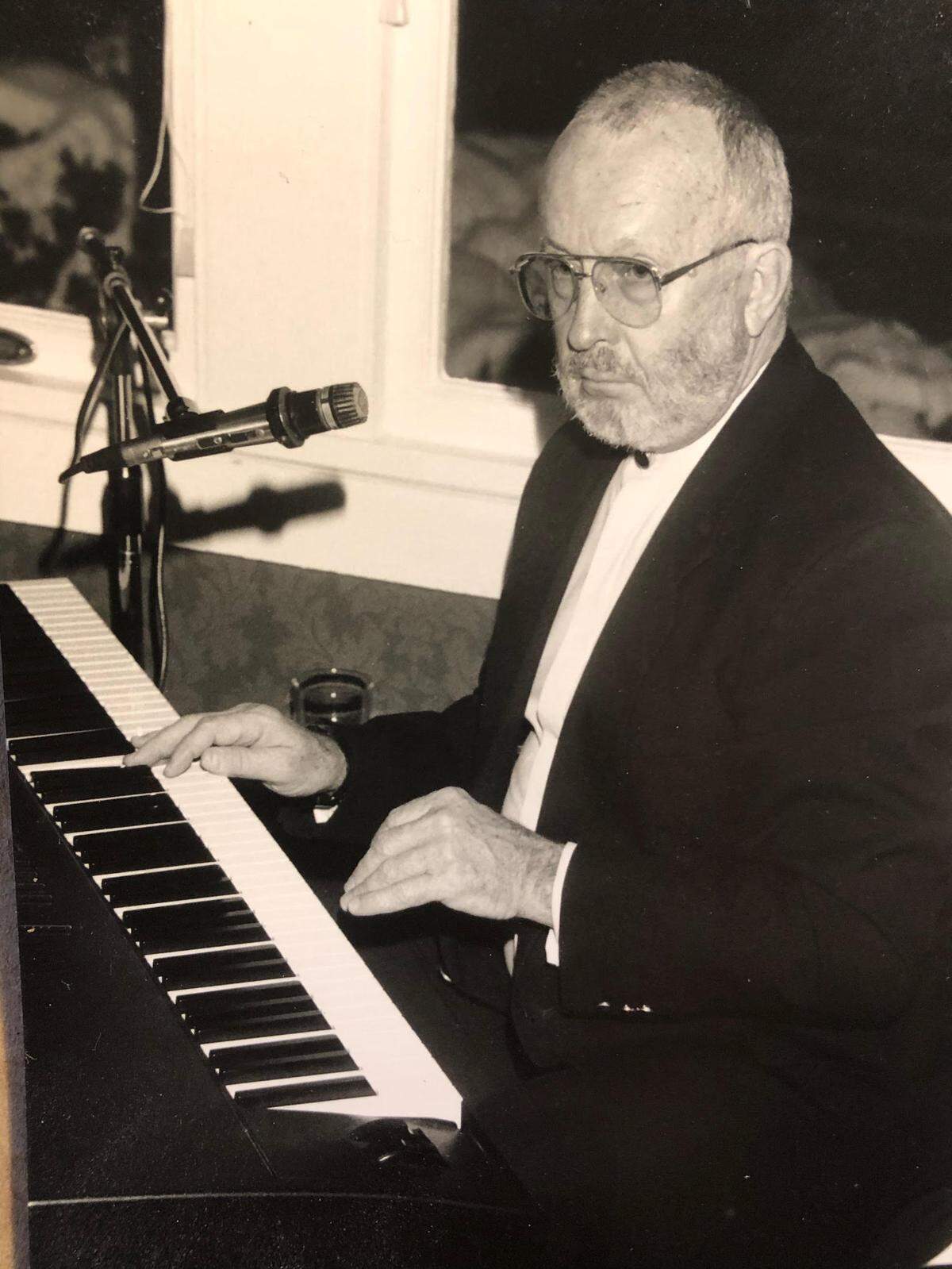 Bill Hanna played trombone with a unit of the Army Band after enlisting in the Army, but wife, Marci Hanna, said he was best known over the decades as a jazz pianist.