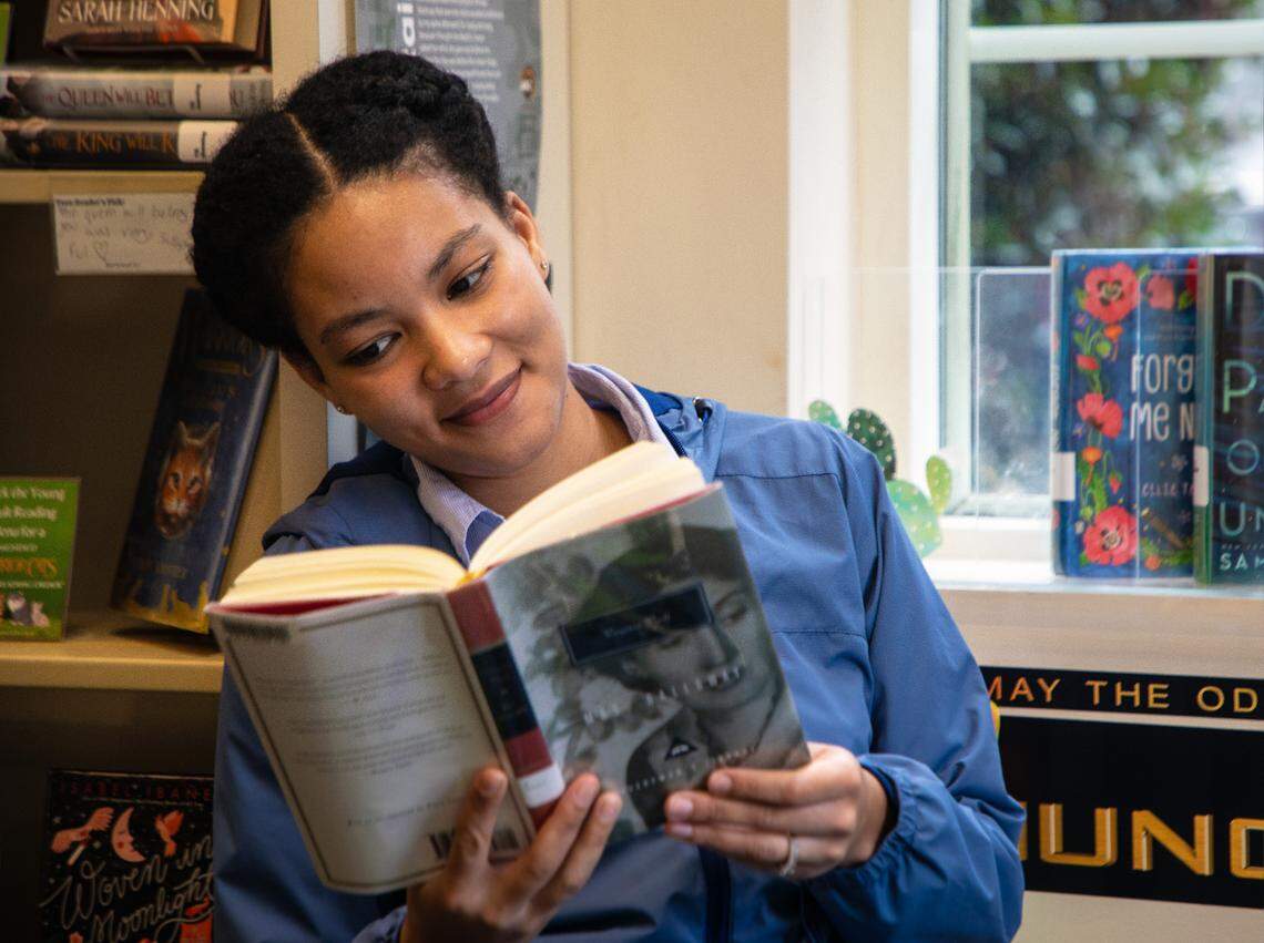 Diamond Vences reads a copy of “Mrs. Dalloway” by Virginia Woolf.