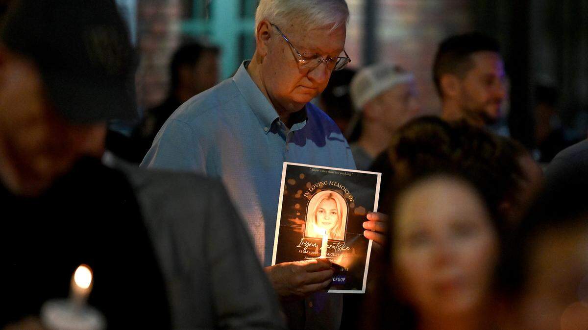 Mecklenburg GOP hosts vigil for Iryna Zarutska at Charlotte light rail station